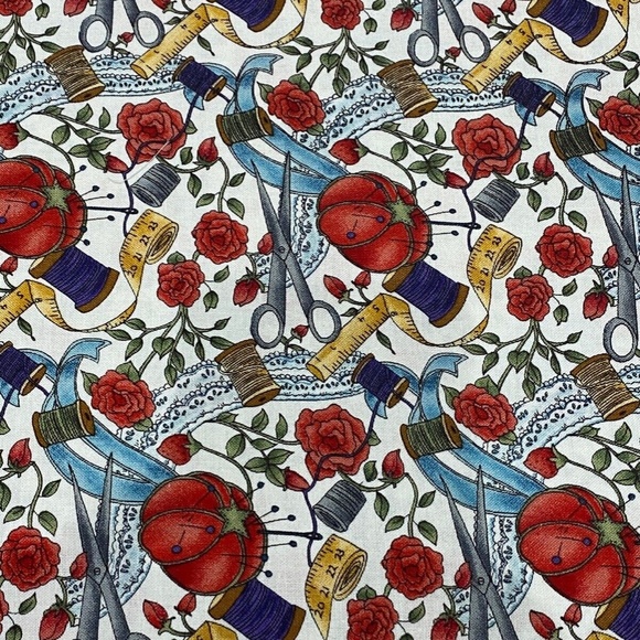 2.7 YD Hi-Fashion Fabric Sewing Spool Thread Heart Rose Measuring Tape Pin Quilt - Picture 3 of 9